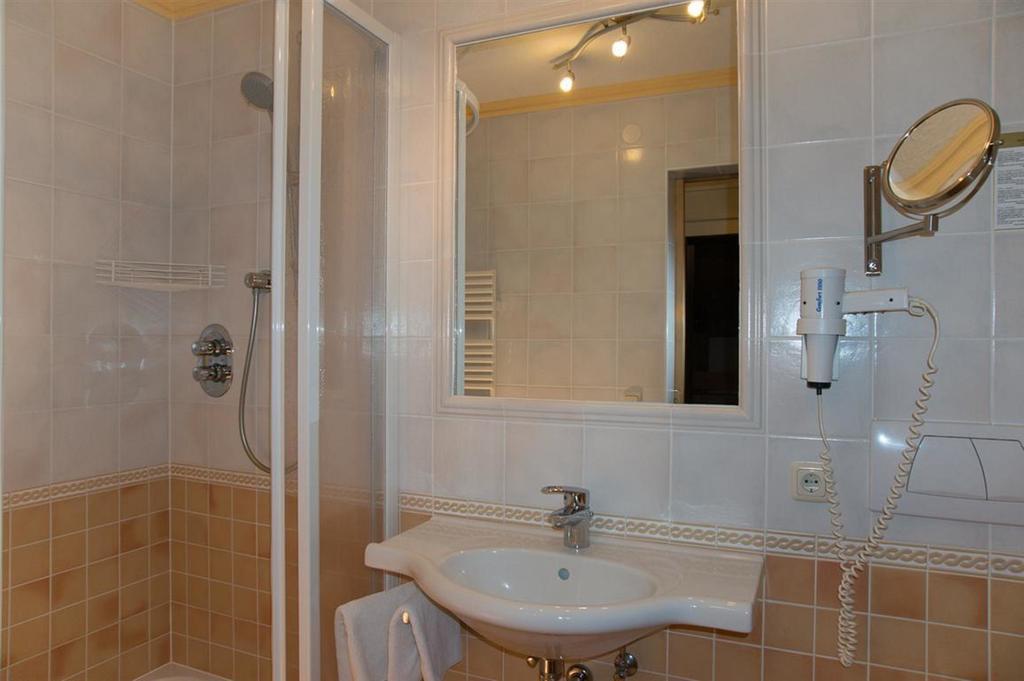 Hotel Haus Angela Sankt Jakob in Defereggen Pokoj fotografie